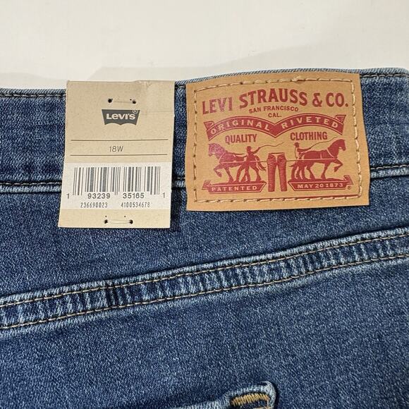 Levi's Denim Mid Length Shorts Women's 18W Hypersoft Medium Wash Mid Rise NWT - Picture 7 of 11